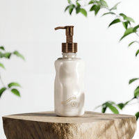 Essential Purifying Milk Cleanser Infused with Phyto-Retinol & Vitamin C